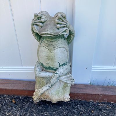 LOT 85: Assorted Patio / Outdoor Decor - Frog, Faux Plant, Jim Shore, Statues and More
