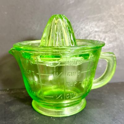 LOT 116: Vintage Uranium Glass Juicer and Measuring Cut. Set