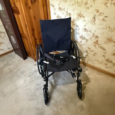 LOT 30: Guardian Recliner Wheelchair with Detachable Feet and Arm Rests