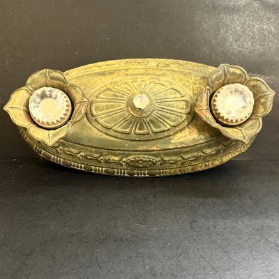LOT 128: Door Knob Decor and More Including a Vintage Light Sconce