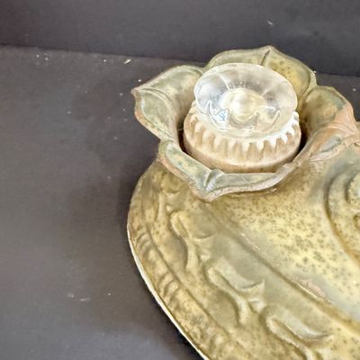 LOT 128: Door Knob Decor and More Including a Vintage Light Sconce