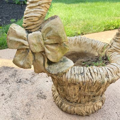 LOT 80: Large Garden Basket Outdoor Planter