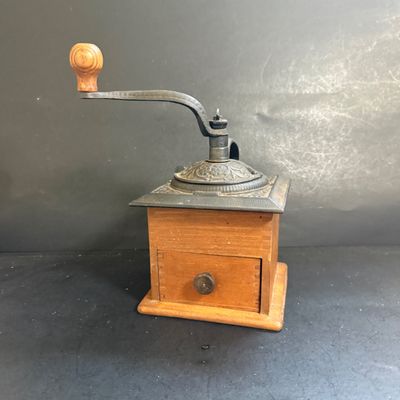LOT 134: Marble Cutting Board, Lazy Susan, Paper Towel Holder, Pencil Holder and Vintage Coffee Mill