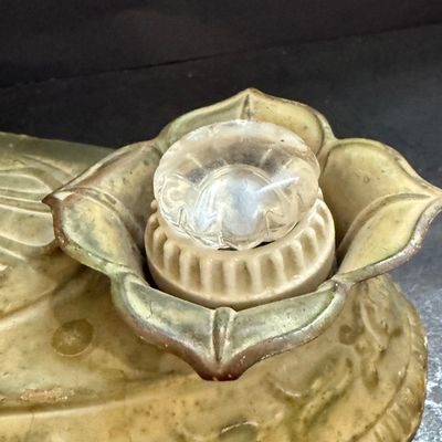 LOT 128: Door Knob Decor and More Including a Vintage Light Sconce