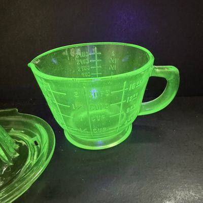 LOT 116: Vintage Uranium Glass Juicer and Measuring Cut. Set