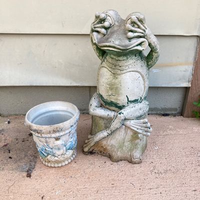 LOT 85: Assorted Patio / Outdoor Decor - Frog, Faux Plant, Jim Shore, Statues and More