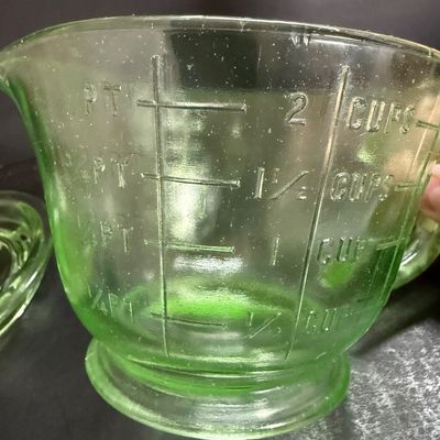 LOT 116: Vintage Uranium Glass Juicer and Measuring Cut. Set