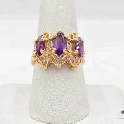 710 14kt gold ring with amethyst 5 2g