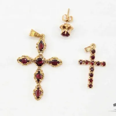 713 14kt gold pendants with semi precious stones 6 2g