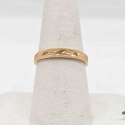 738 14kt gold ring with diamonds 2 1g