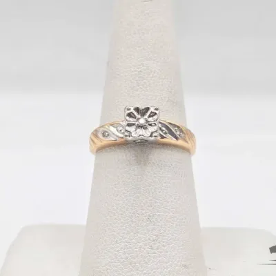 734 14kt gold ring with diamonds 2 2g