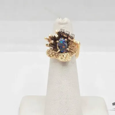 701 14kt gold ring with diamonds and opal 10 3g