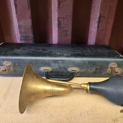 6052 locked instrument case and broken horn