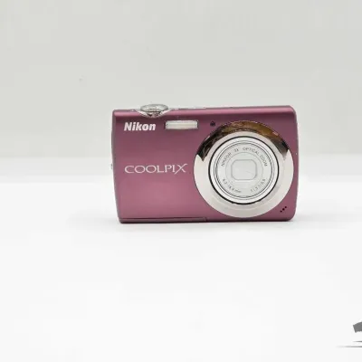 1905 nikon coolpix digital camera