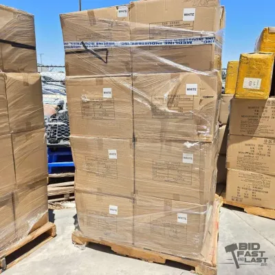 2708 24 boxes of disposable isolation clothing