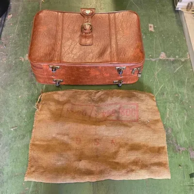 6526 gy suitcase and coffee bean bag