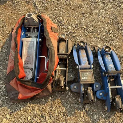 72012 4 floor jacks and milwaukee bag