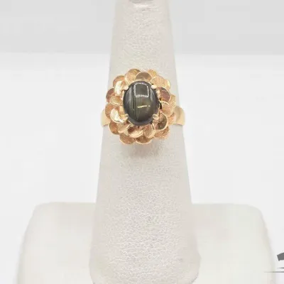 721 14kt gold ring with black star sapphire 4 2g