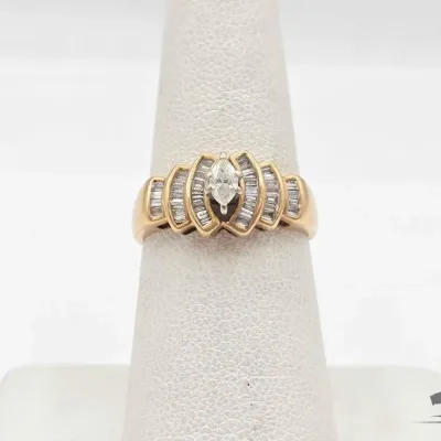 802 10kt gold ring with diamonds 3 3g