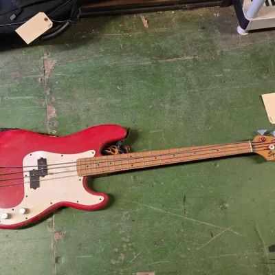 6056 squier precision bass