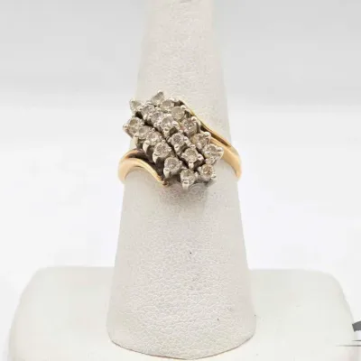 708 14kt gold ring with diamonds 5 5g