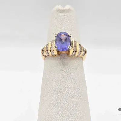 716 14kt gold ring with diamonds and tanzanite 4 4g