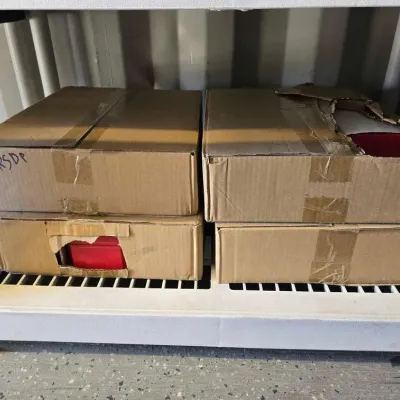 5068 48 boxes of jones new york watches