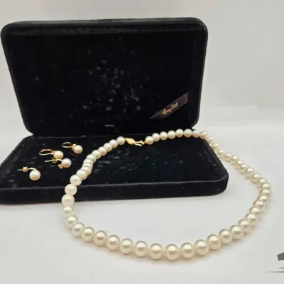 952 pearl necklace with 14kt gold clasp