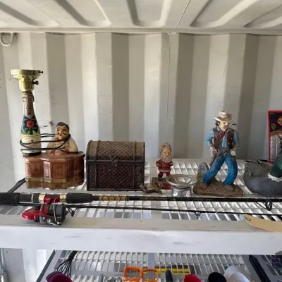 5002 fishing pole and decorations