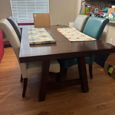 Dining Table With  5 Chairs & 2 Leafs