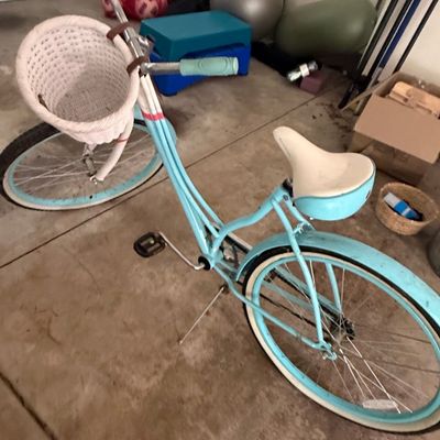 Schwinn Legacy Women's Cruiser Bicycle