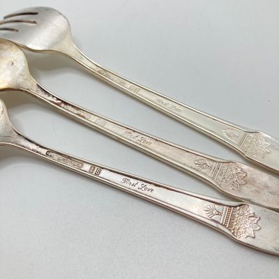 LOT 316: Rogers Bros "First Love" Silver Plated Flatware
