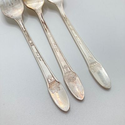 LOT 316: Rogers Bros "First Love" Silver Plated Flatware