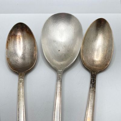 LOT 316: Rogers Bros "First Love" Silver Plated Flatware