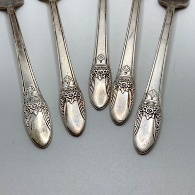 LOT 316: Rogers Bros "First Love" Silver Plated Flatware