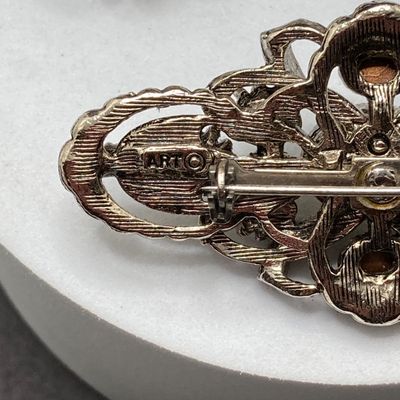 LOT 243: Three Rhinestone / Stone Brooch / Pin Collection - Art and More