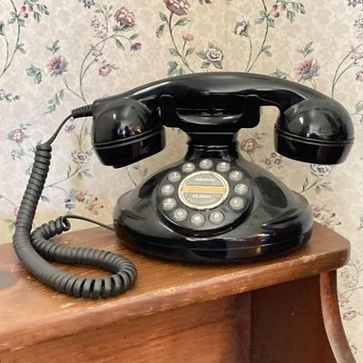 LOT 228: Home Decor Collection - Retro Style Phone, Wall Decor and Throw Pillows