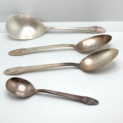 LOT 316: Rogers Bros "First Love" Silver Plated Flatware