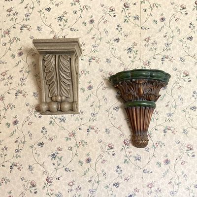 LOT 232: Collection of Assorted Wall Sconces, Brackets and Hanging Shelves (Wood, Metal and Resin)