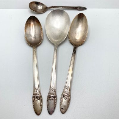 LOT 316: Rogers Bros "First Love" Silver Plated Flatware