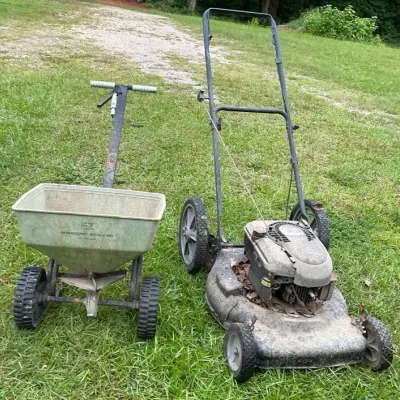 SPREADER/ LAWNMOWER 