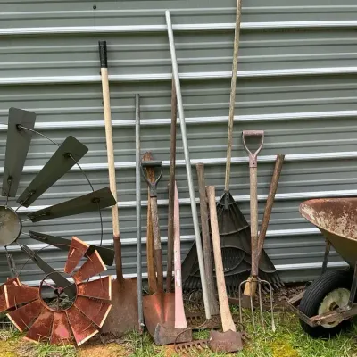 LOT OF OUTDOOR GARDEN TOOLS