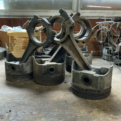 Engine Piston And Connecting Rod Assemblies