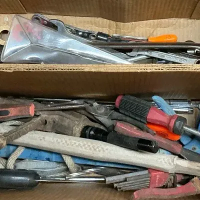 HAND TOOLS - MIXED LOT