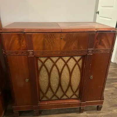 Vintage Victrola Radio Cabinet 