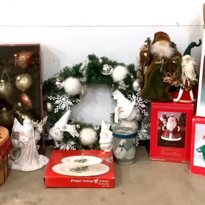 Christmas Decor Lot #1