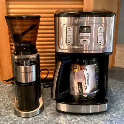 Cuisinart Coffee Maker/ Aromaster Grinder - Like New 