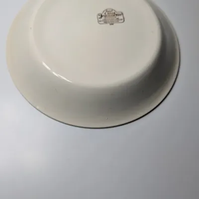 Sale Photo Thumbnail #150: The vintage 1982 Royal China by Jeannette 11" Apple Pie Recipe Plate is a highly collectible, oven-to-table ceramic dish. Featuring a fluted edge and a distinct green and brown apple motif, it lists the exact ingredient amounts and baking instructions dir