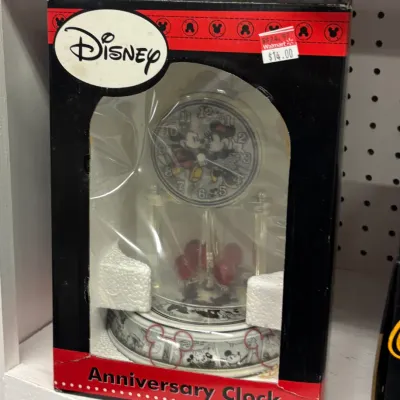 Mickey mouse clock 