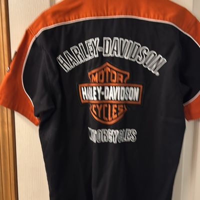 Sale Photo Thumbnail #72: Harley Davidson Prestige Garage Button Down Shirt size men’s medium. In great condition. No rips, tears or stains.